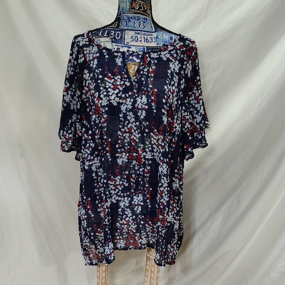 SHEIN Tops - SHEIN Curve Navy Floral Top